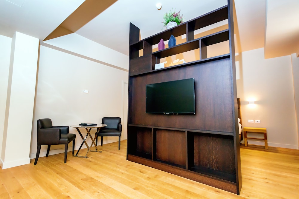 Hotel Politeama — Hotel rooms in Palermo, Sicily