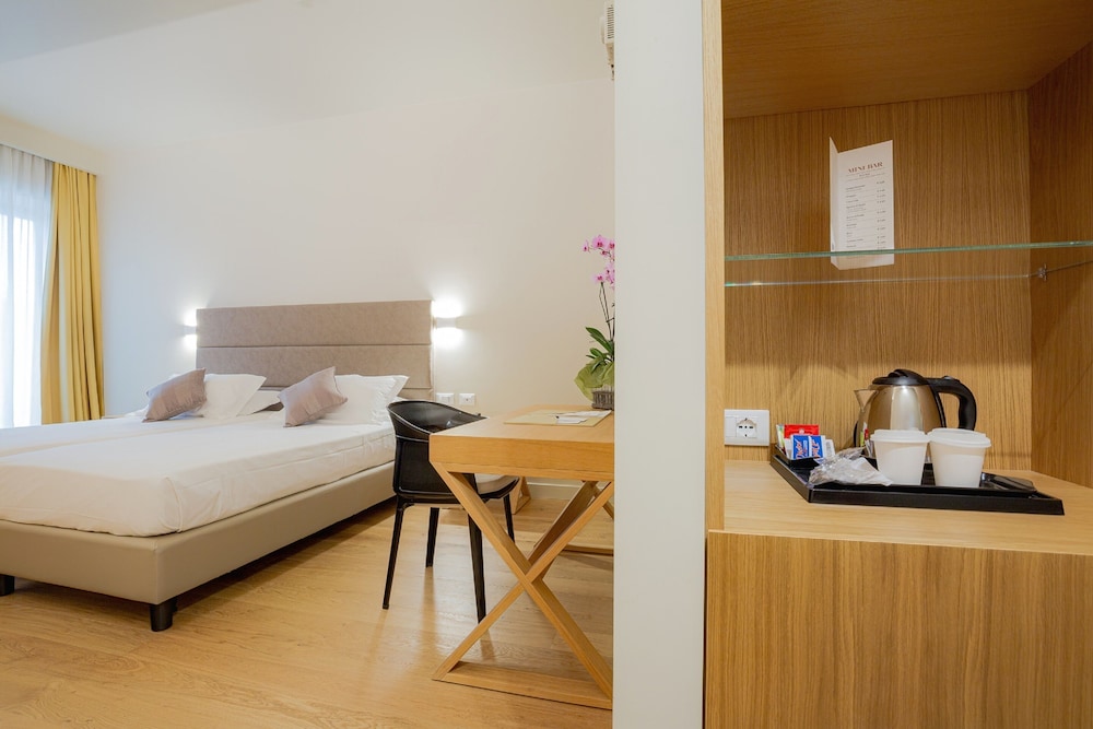 Hotel Politeama — Hotel rooms in Palermo, Sicily