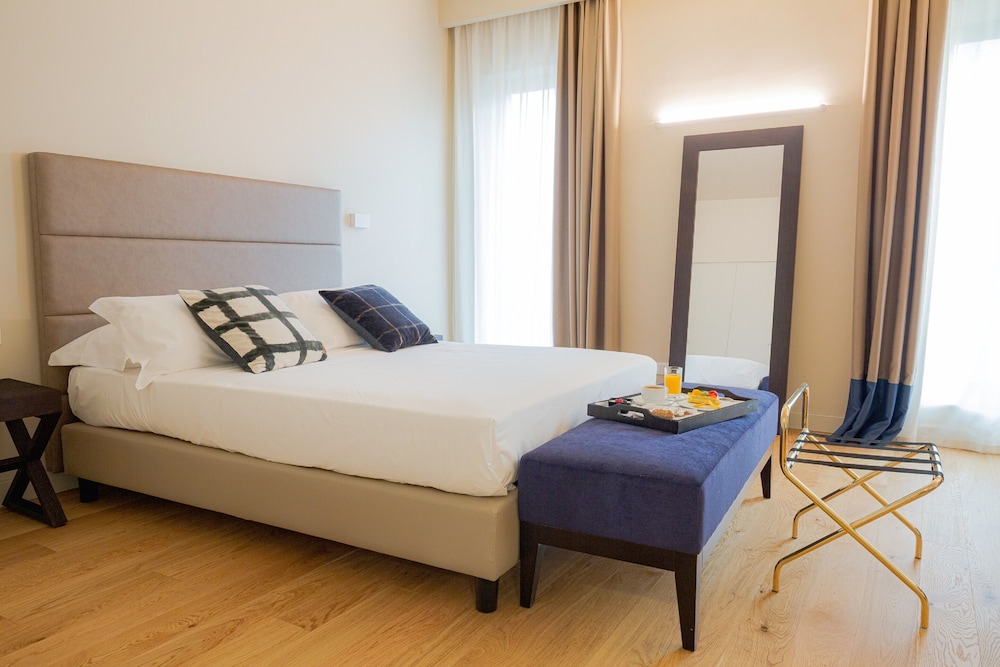 Hotel Politeama — Hotel rooms in Palermo, Sicily