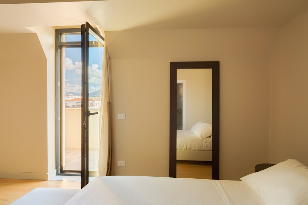 Hotel Politeama — Hotel rooms in Palermo, Sicily
