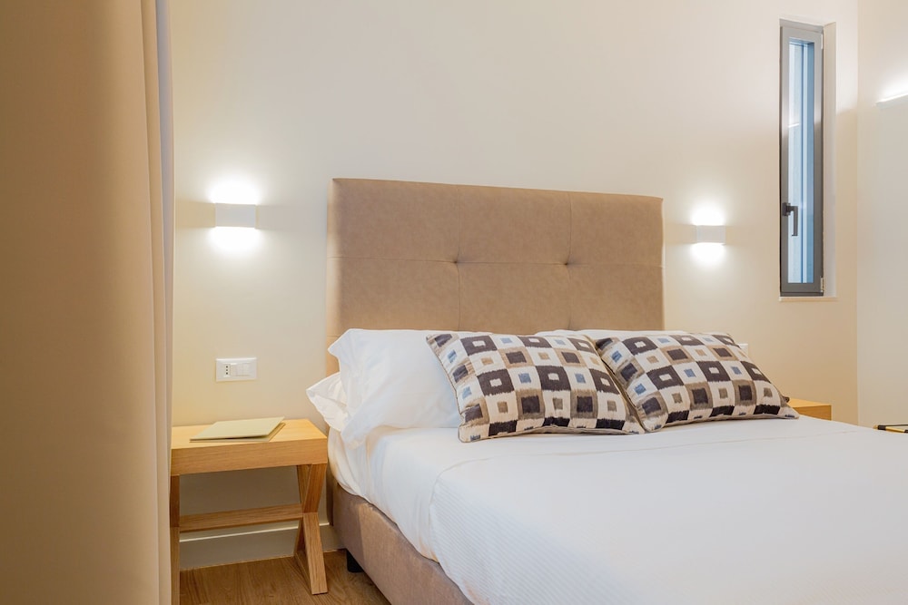 Hotel Politeama — Hotel rooms in Palermo, Sicily