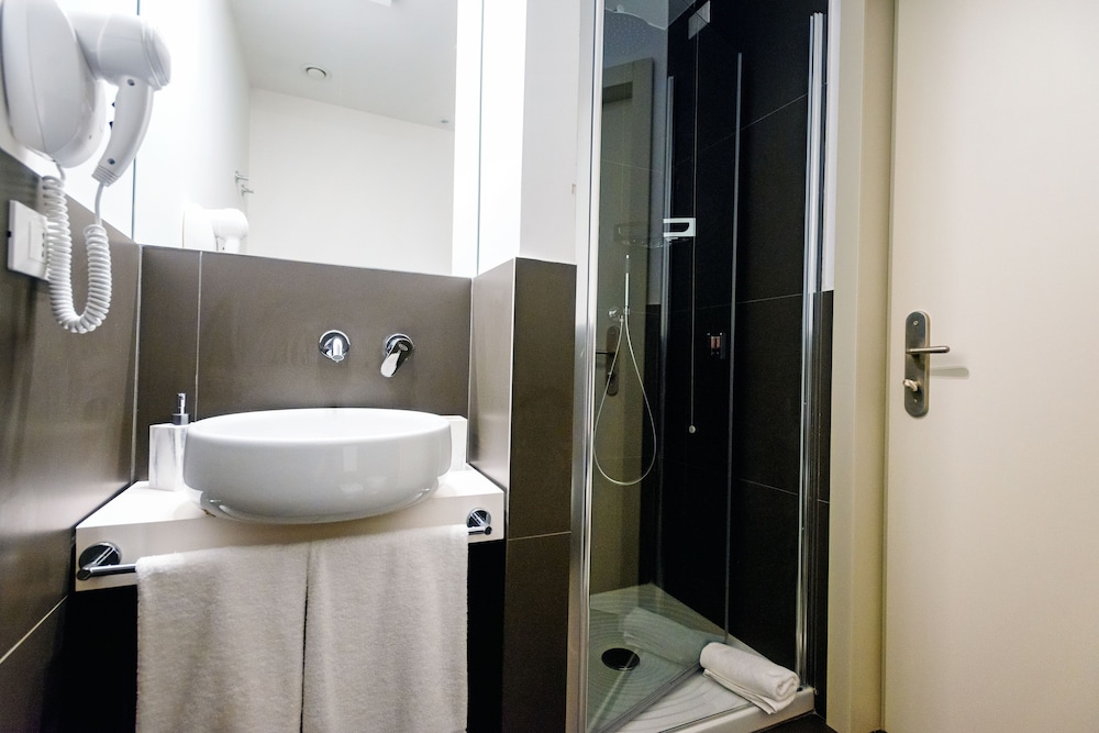 Hotel Politeama — Hotel rooms in Palermo, Sicily