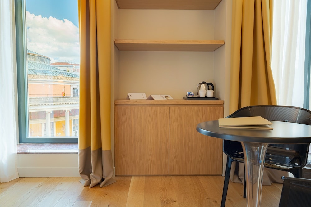 Hotel Politeama — Hotel rooms in Palermo, Sicily