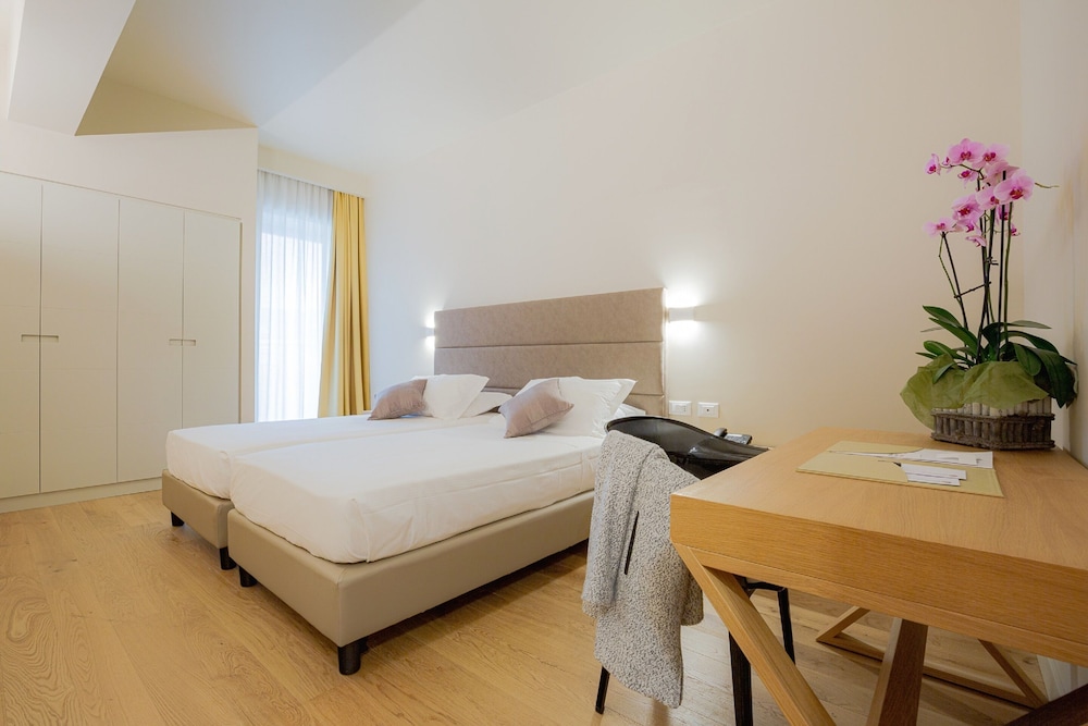 Hotel Politeama — Hotel rooms in Palermo, Sicily
