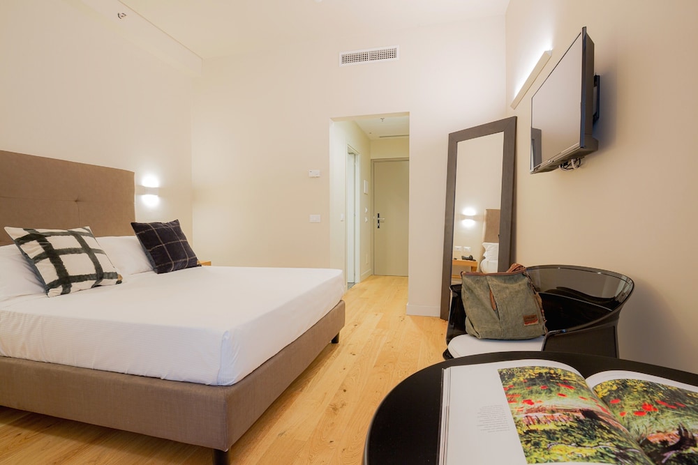 Hotel Politeama — Hotel rooms in Palermo, Sicily