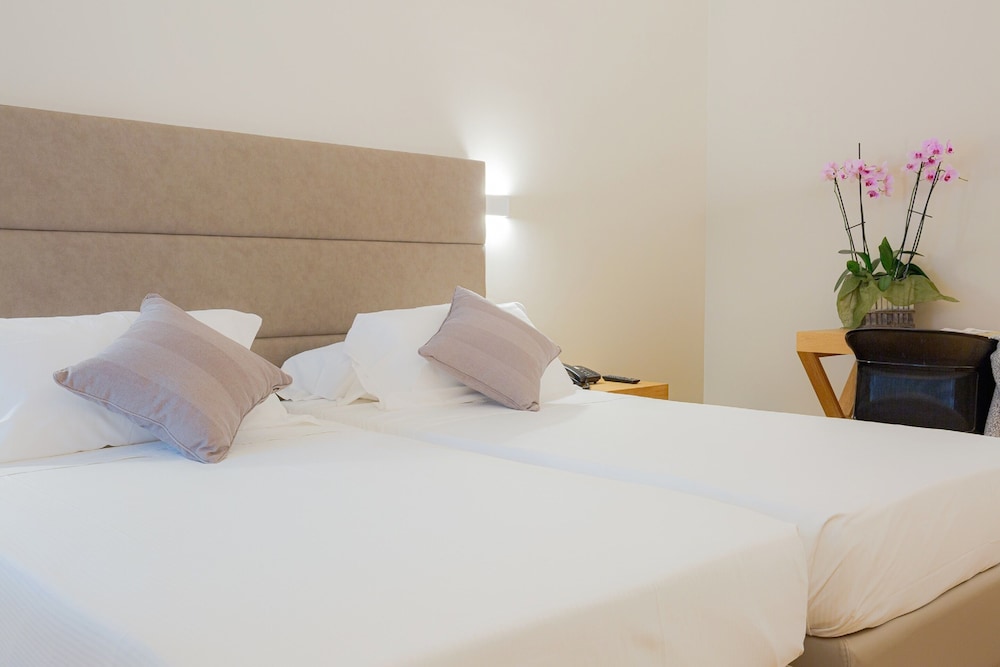 Hotel Politeama — Hotel rooms in Palermo, Sicily