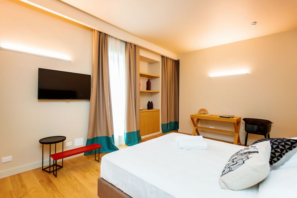 Hotel Politeama — Hotel rooms in Palermo, Sicily