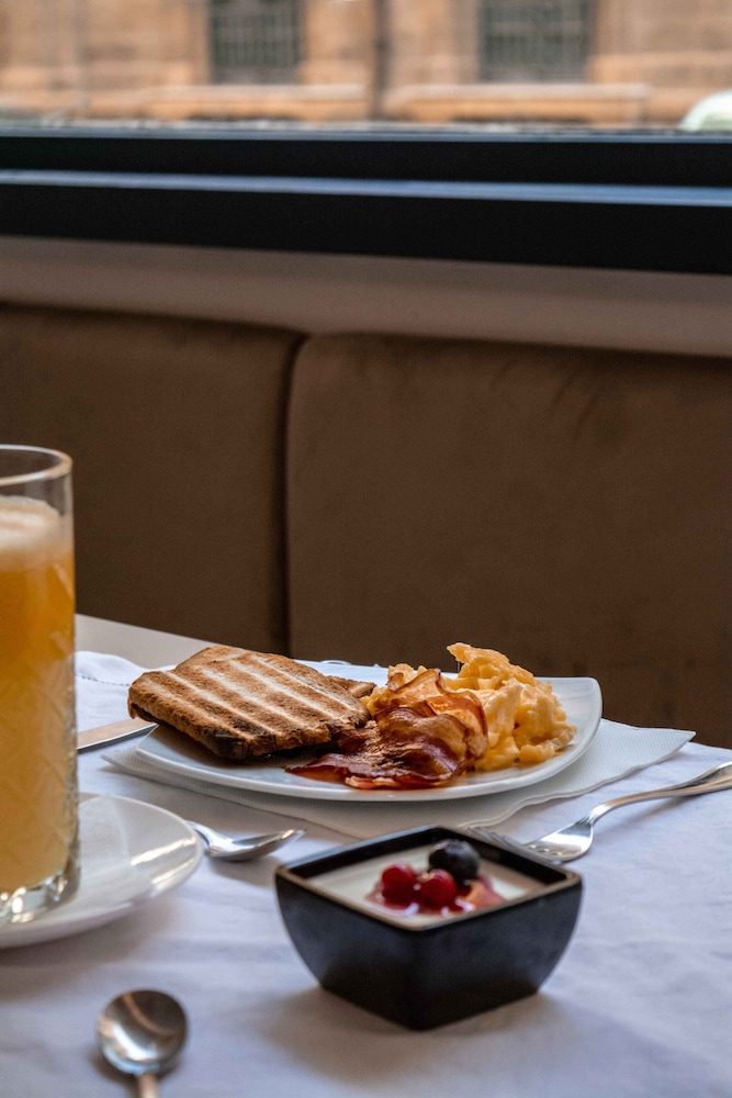 Hotel Politeama — Restaurant & bars in Palermo, Sicily
