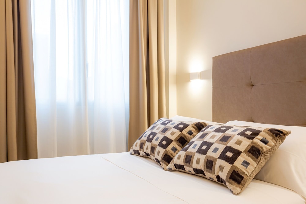 Hotel Politeama — Hotel rooms in Palermo, Sicily