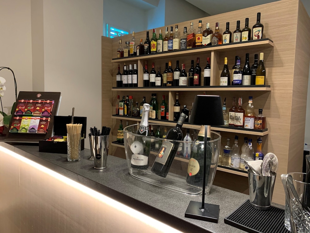 Hotel Politeama — Restaurant & bars in Palermo, Sicily