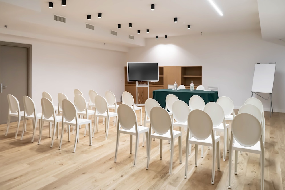 Hotel Politeama — Hotel building in Palermo, Sicily