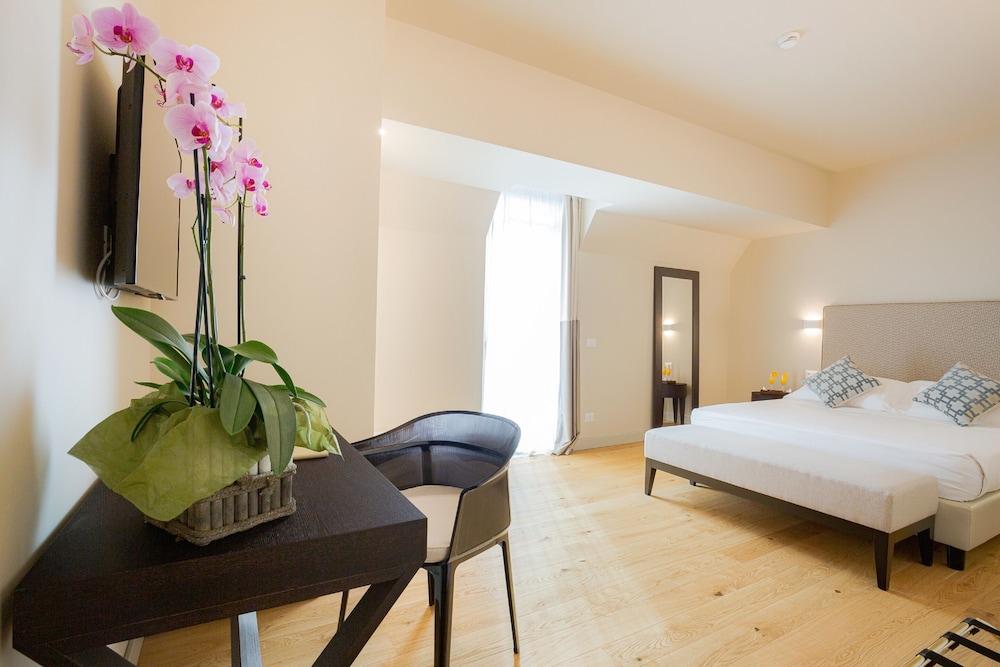 Hotel Politeama — Hotel rooms in Palermo, Sicily