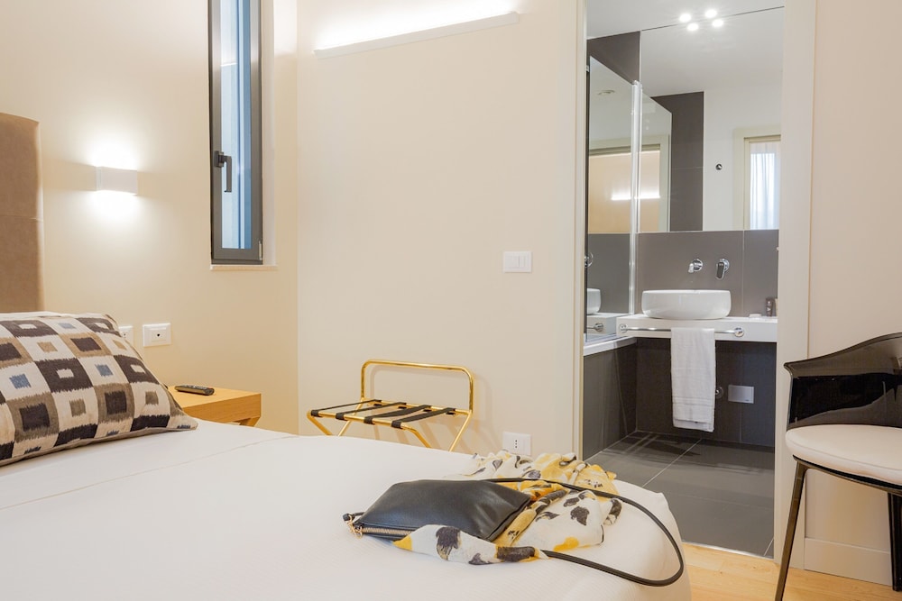 Hotel Politeama — Hotel rooms in Palermo, Sicily