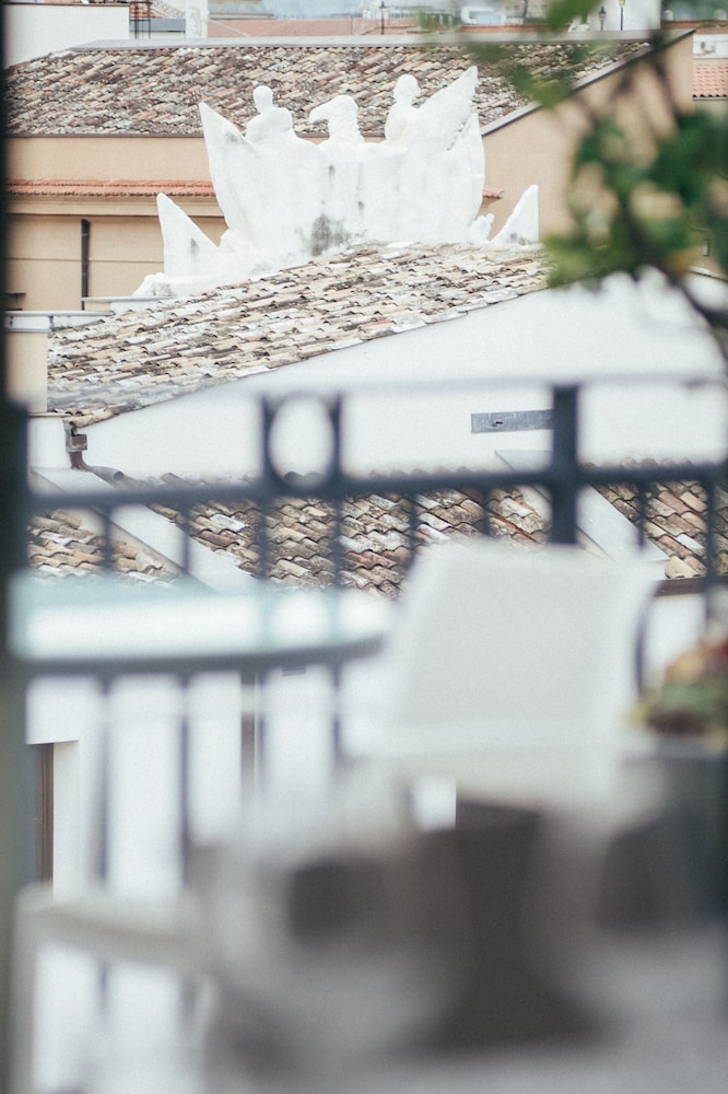 Hotel Porta Felice & Spa — Hotel building in Palermo, Sicily