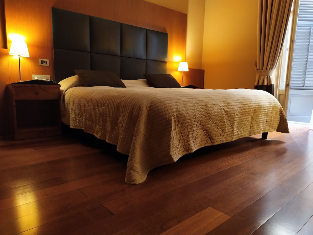 Hotel Porta Felice & Spa — Hotel rooms in Palermo, Sicily