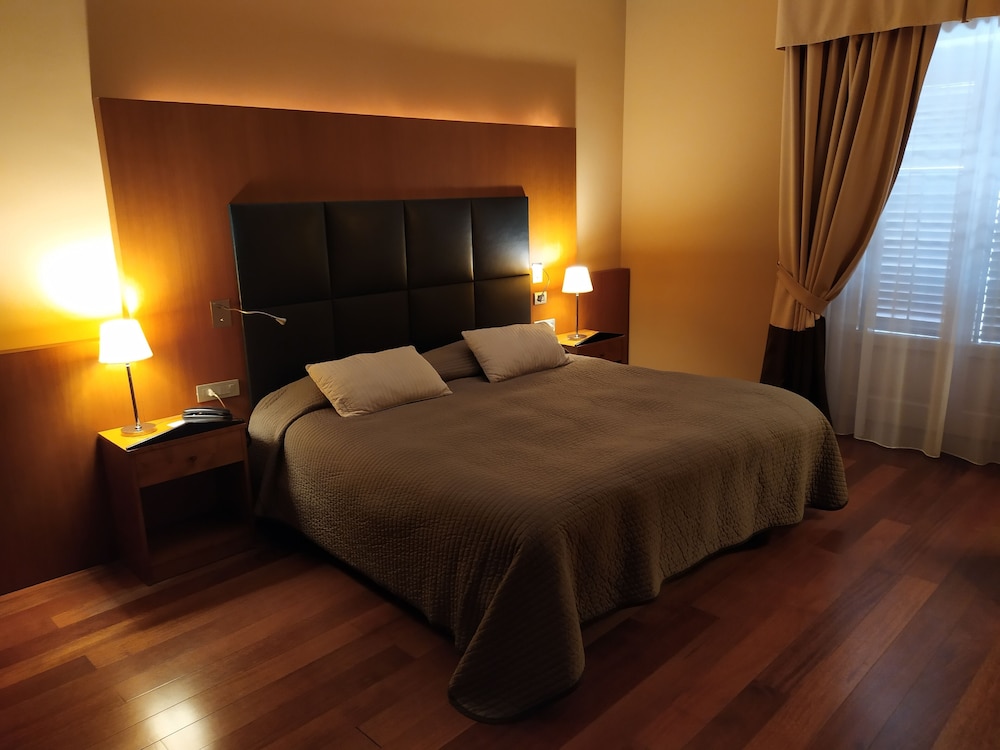 Hotel Porta Felice & Spa — Hotel rooms in Palermo, Sicily
