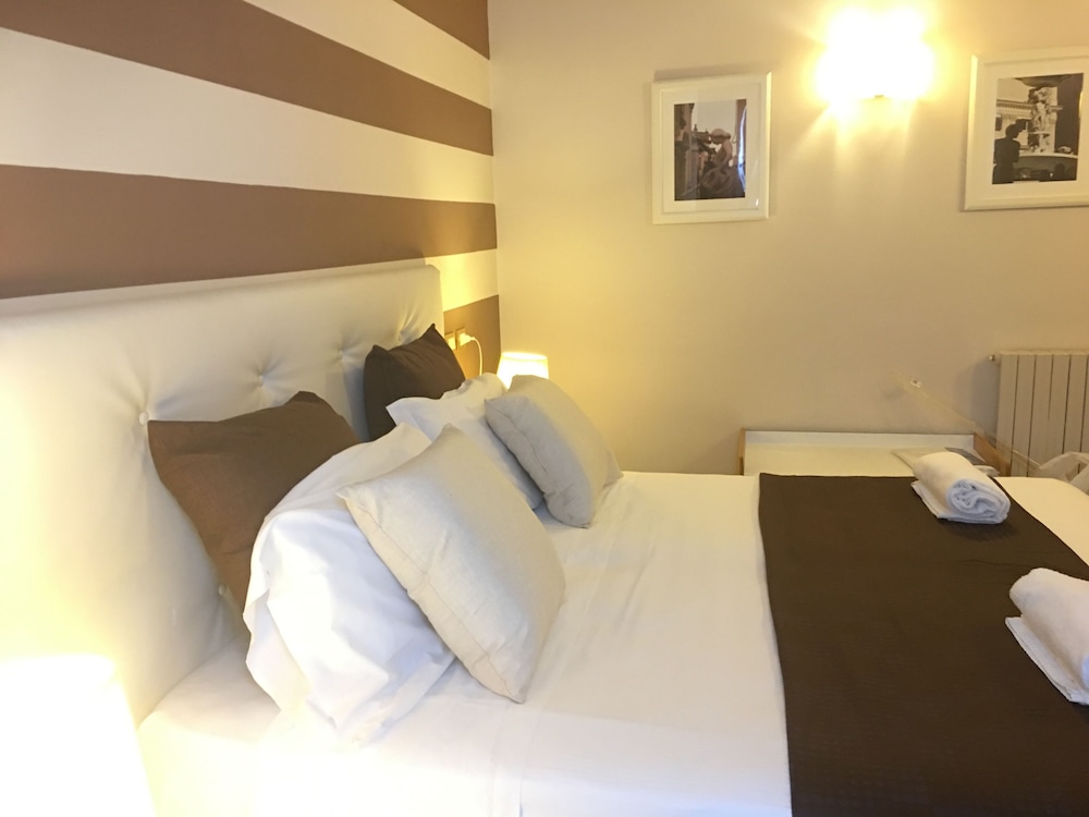 Hotel Posta — Hotel rooms in Palermo, Sicily