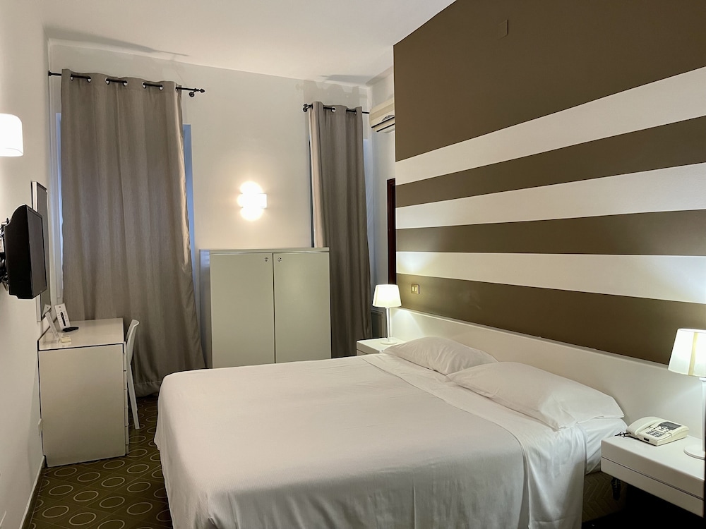 Hotel Posta — Hotel rooms in Palermo, Sicily