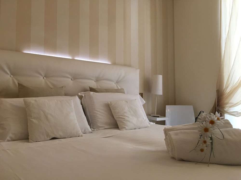 Hotel Posta — Hotel rooms in Palermo, Sicily