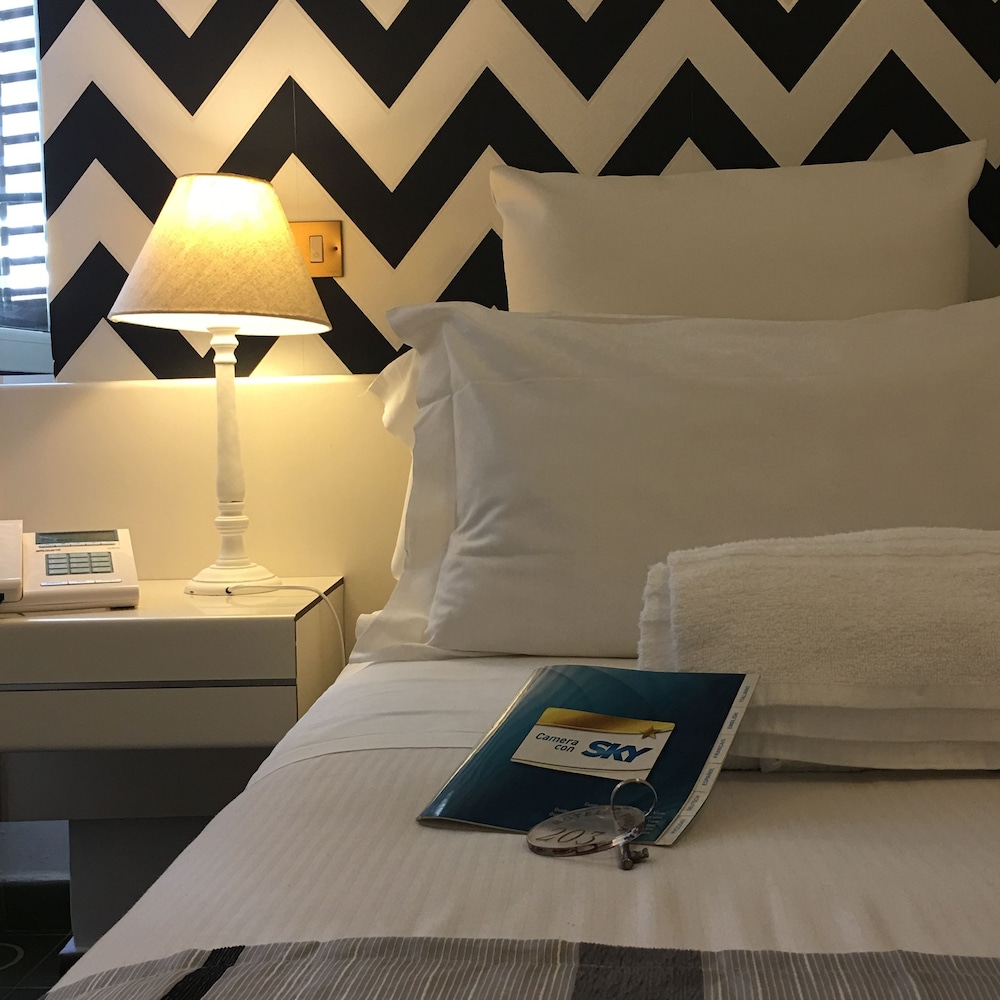 Hotel Posta — Hotel rooms in Palermo, Sicily