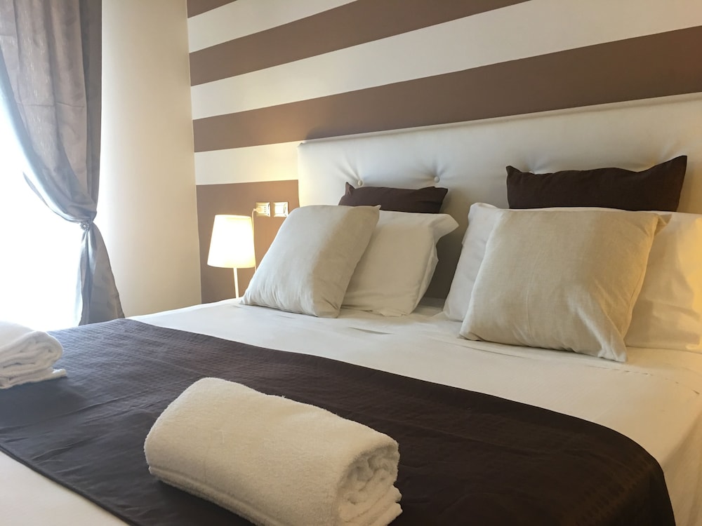 Hotel Posta — Hotel rooms in Palermo, Sicily