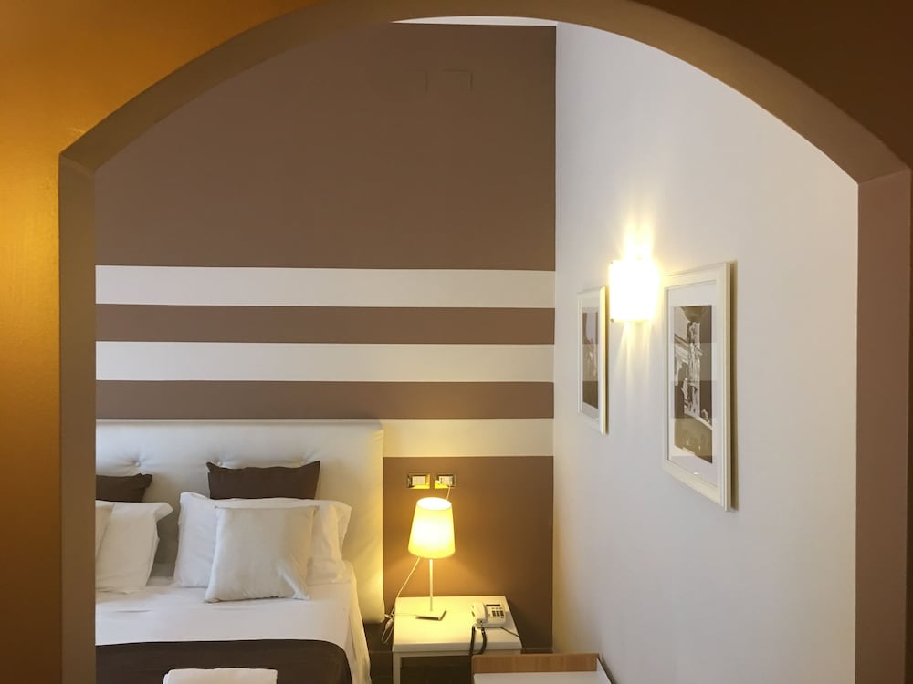 Hotel Posta — Hotel rooms in Palermo, Sicily