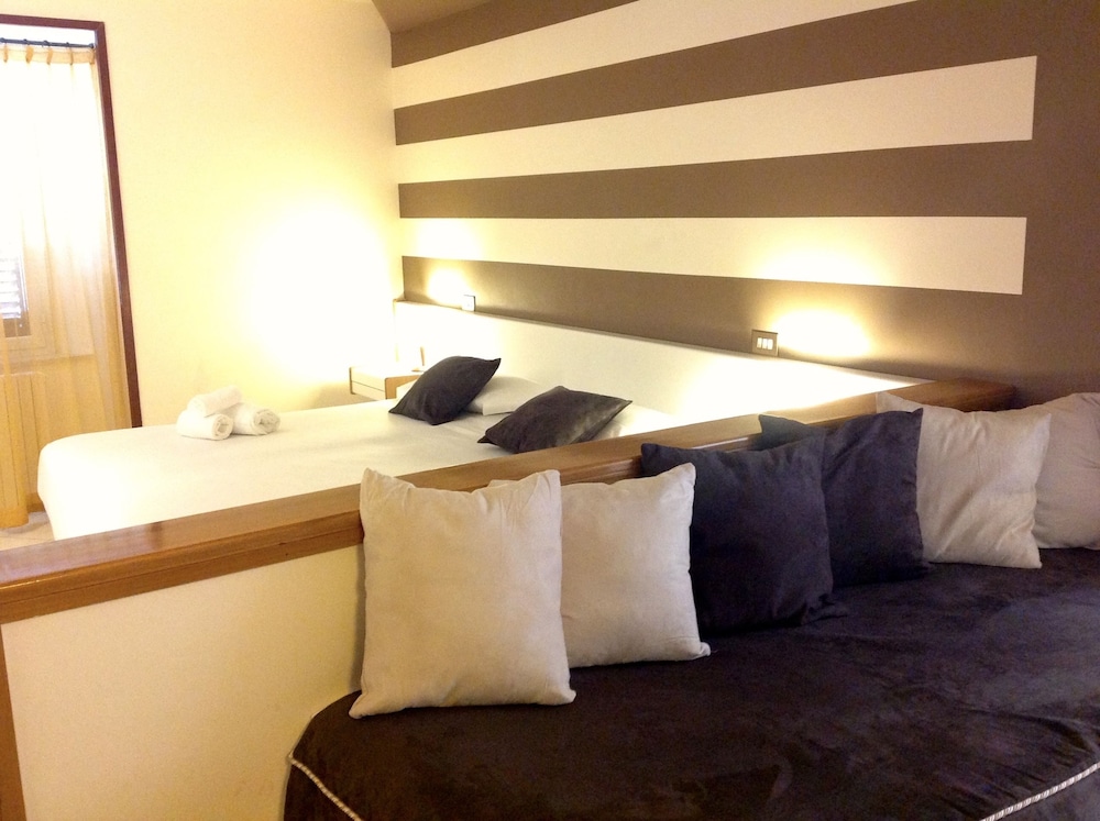 Hotel Posta — Hotel rooms in Palermo, Sicily