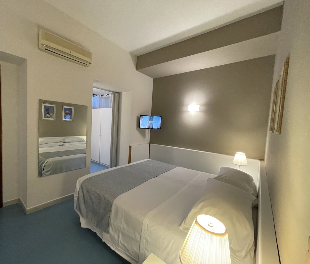 Hotel Posta — Hotel rooms in Palermo, Sicily