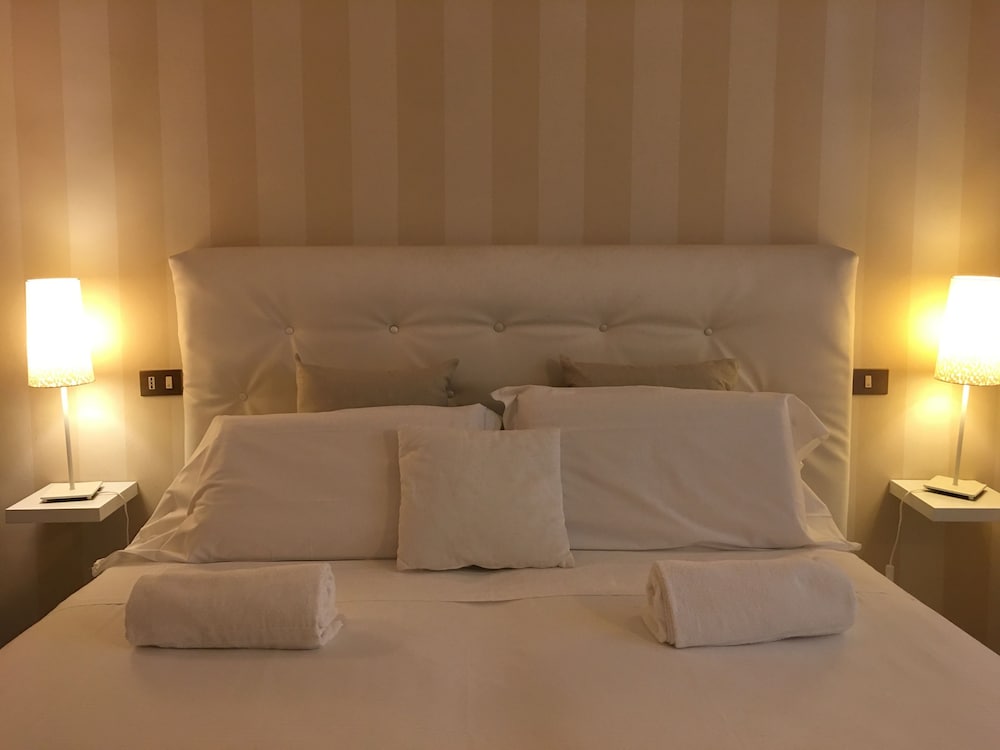Hotel Posta — Hotel rooms in Palermo, Sicily