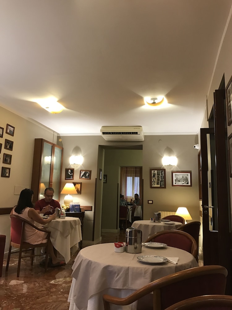 Hotel Posta — Restaurant & bars in Palermo, Sicily