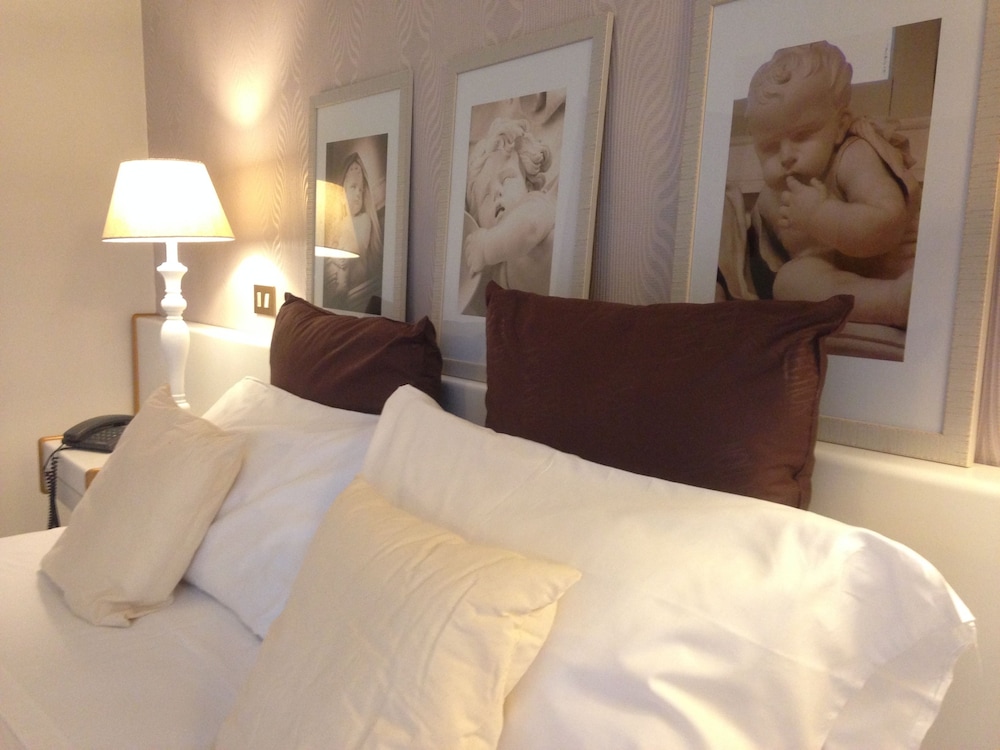 Hotel Posta — Hotel rooms in Palermo, Sicily
