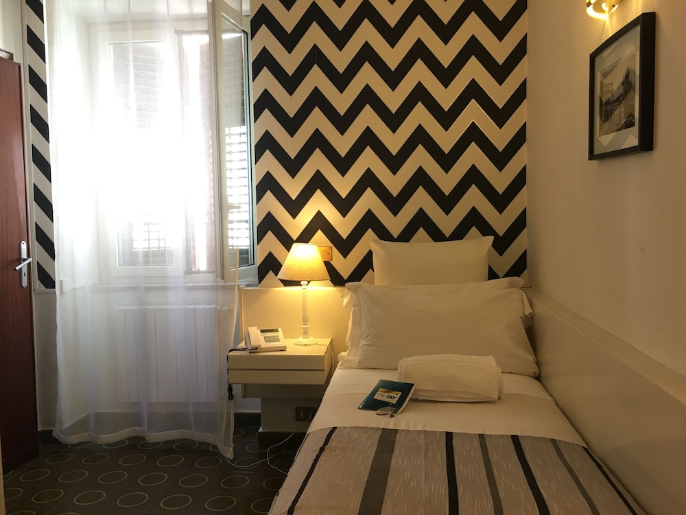 Hotel Posta — Hotel rooms in Palermo, Sicily