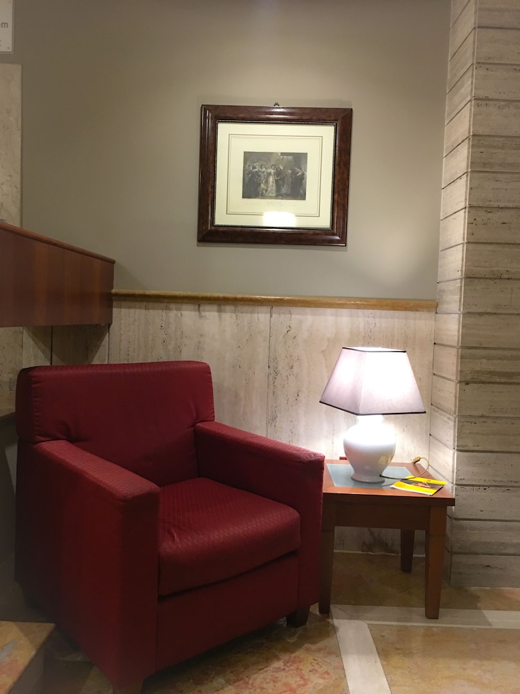 Hotel Posta — Hotel building in Palermo, Sicily