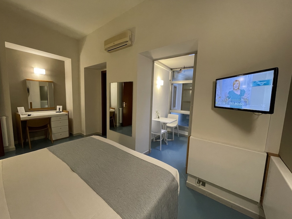 Hotel Posta — Hotel rooms in Palermo, Sicily