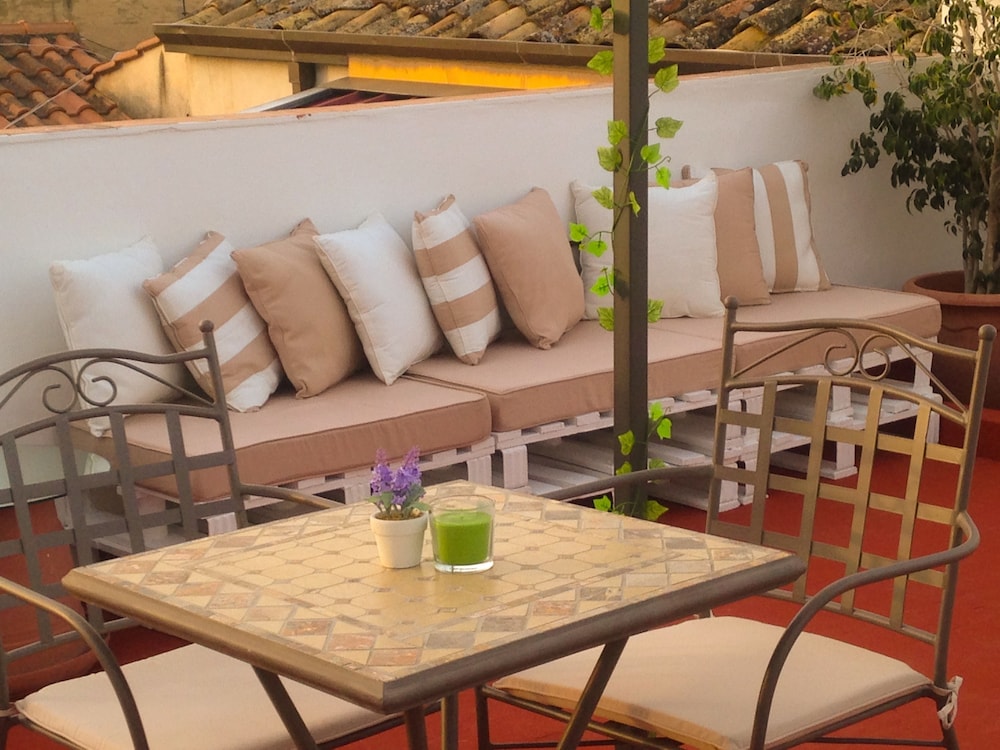 Hotel Posta — Restaurant & bars in Palermo, Sicily