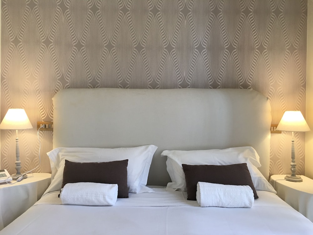 Hotel Posta — Hotel rooms in Palermo, Sicily