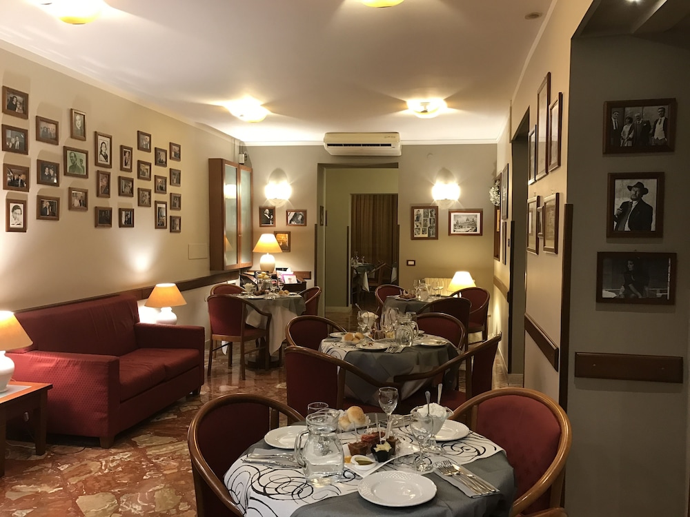 Hotel Posta — Restaurant & bars in Palermo, Sicily