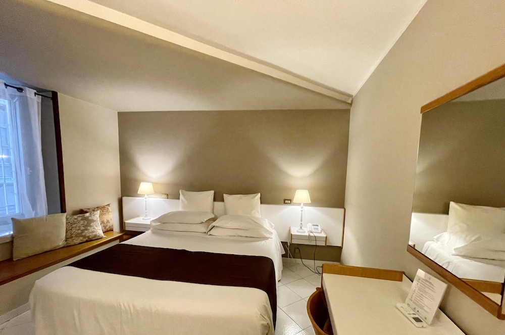 Hotel Posta — Hotel rooms in Palermo, Sicily