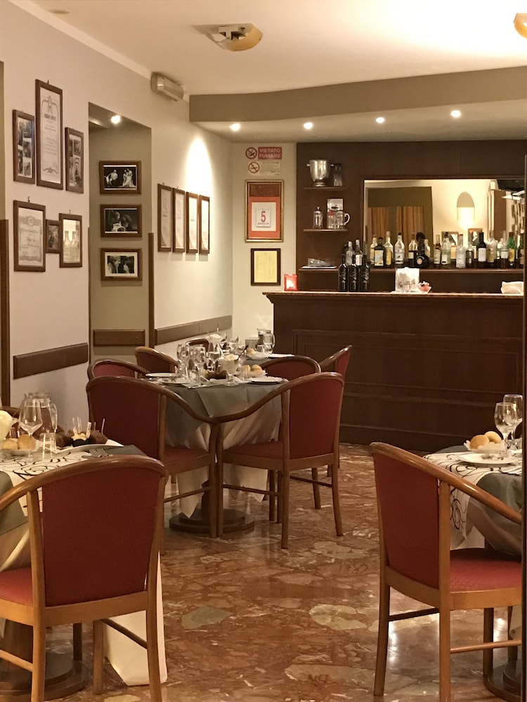 Hotel Posta — Restaurant & bars in Palermo, Sicily