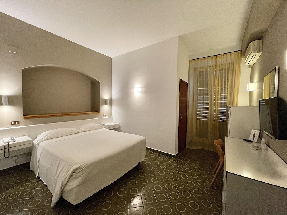 Hotel Posta — Hotel rooms in Palermo, Sicily