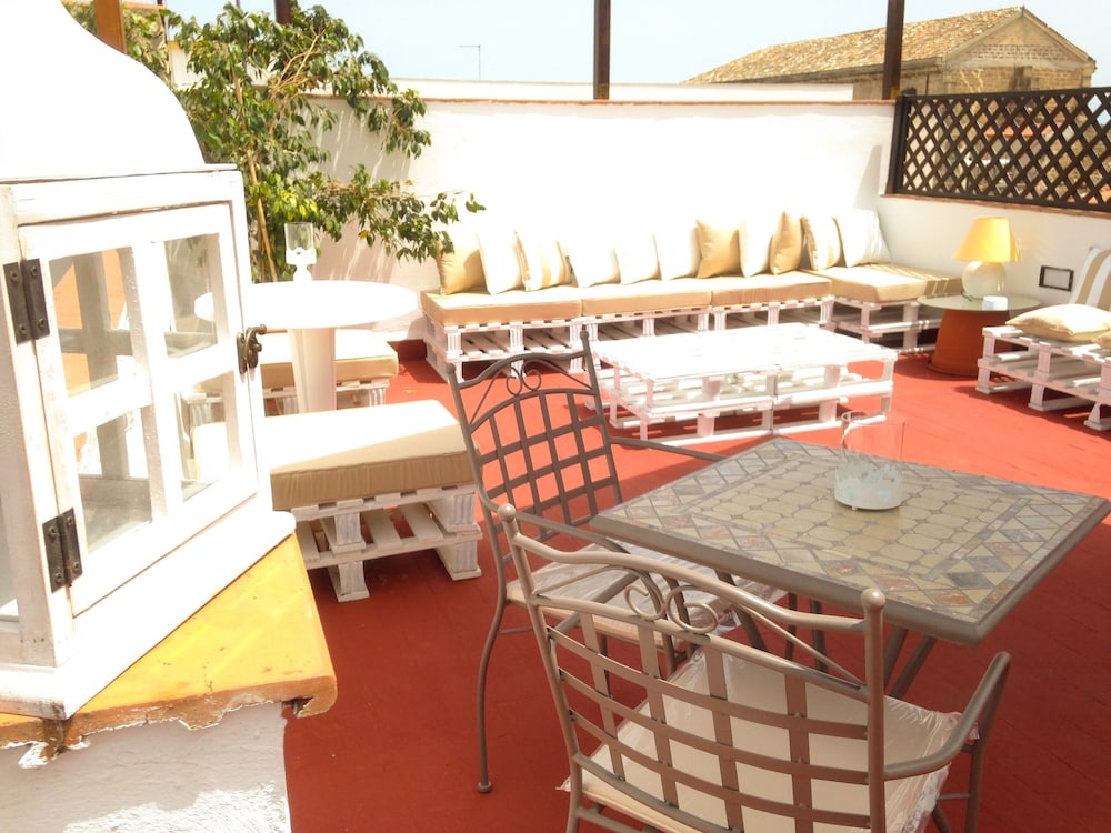 Hotel Posta — Restaurant & bars in Palermo, Sicily