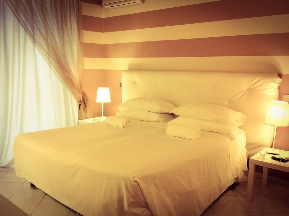 Hotel Posta — Hotel rooms in Palermo, Sicily