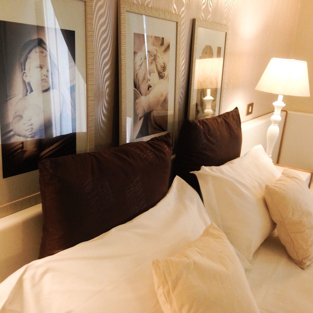 Hotel Posta — Hotel rooms in Palermo, Sicily