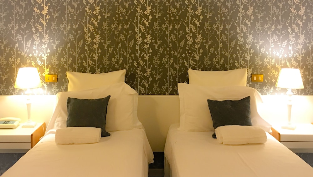 Hotel Posta — Hotel rooms in Palermo, Sicily