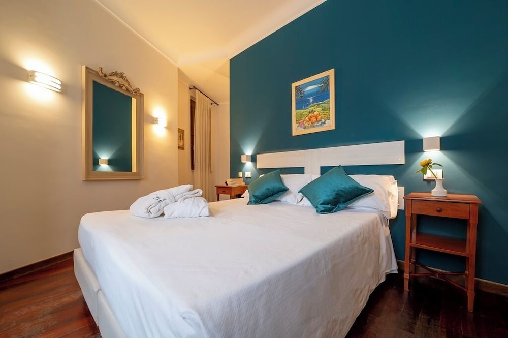 Hotel Vecchio Borgo — Hotel rooms in Palermo, Sicily