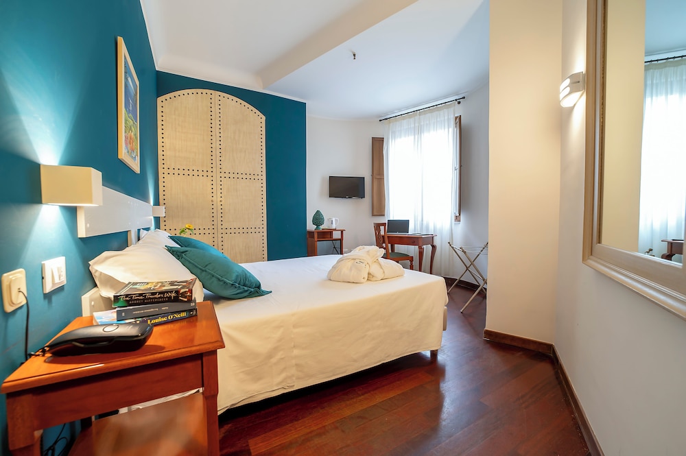 Hotel Vecchio Borgo — Hotel rooms in Palermo, Sicily