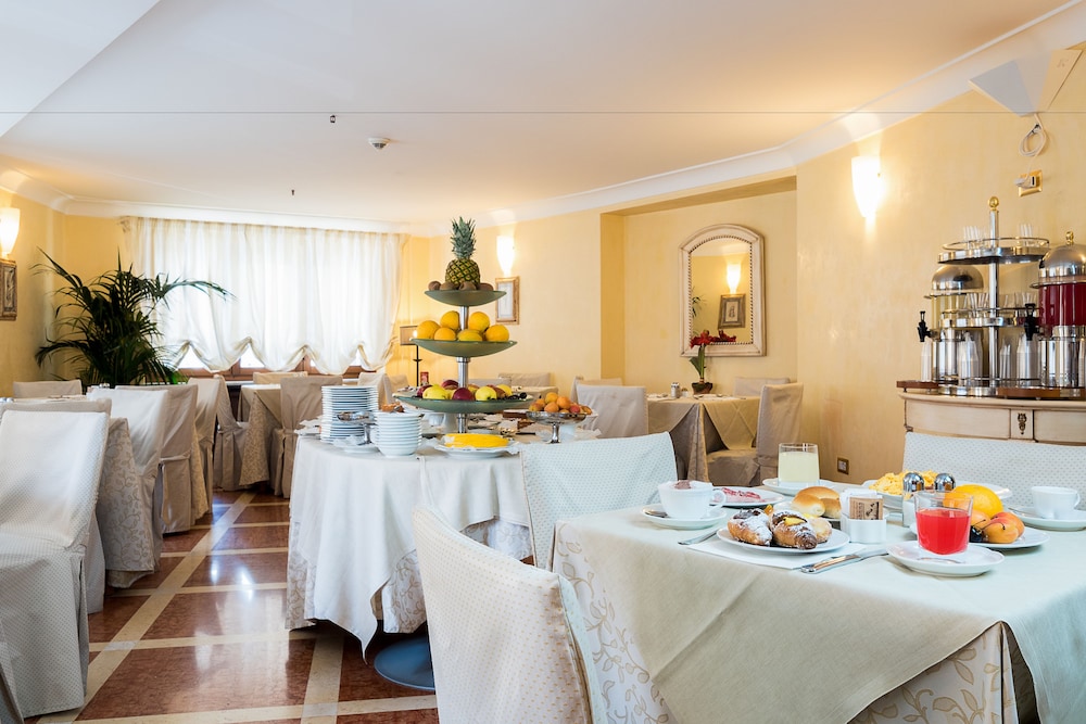 Hotel Vecchio Borgo — Restaurant & bars in Palermo, Sicily