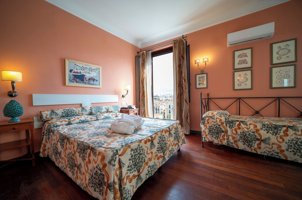 Hotel Vecchio Borgo — Hotel rooms in Palermo, Sicily
