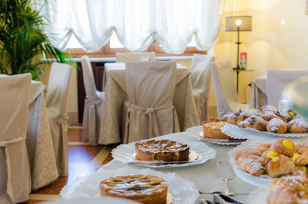 Hotel Vecchio Borgo — Restaurant & bars in Palermo, Sicily