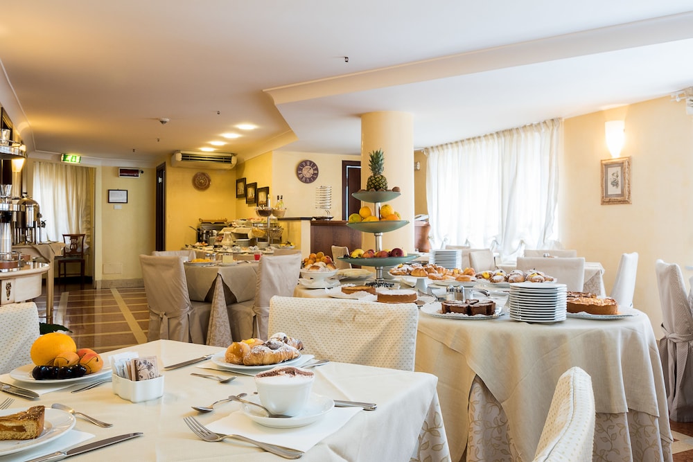 Hotel Vecchio Borgo — Restaurant & bars in Palermo, Sicily